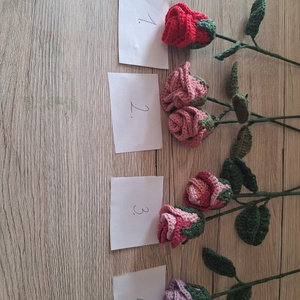 Horgolt rózsák - otthon & életmód - virágdekoráció - virágok - szálas virág - Meska.hu