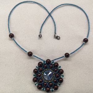 Elegáns Swarovski medálos nyaklánc � föld és tenger színei  - ékszer - nyaklánc - medálos nyaklánc - Meska.hu