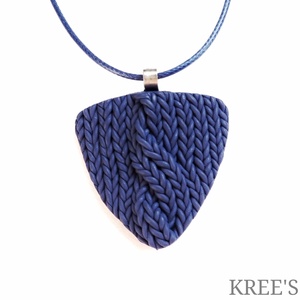 Kék, kötött mintás ékszergyurma nyaklánc, Ékszer, Nyaklánc, Medálos nyaklánc, Ékszerkészítés, Gyurma, MESKA