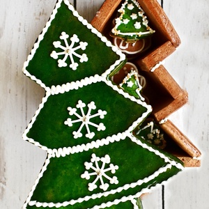 Mézeskalács doboz fenyőfa, Karácsony, Karácsonyi lakásdekoráció, Karácsonyi lakásdíszek, Mézeskalácssütés, MESKA