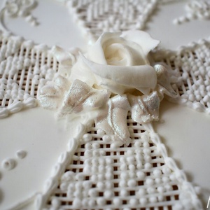 Mézeskalács doboz fehér hímzett, rózsás  - esküvő - emlék & ajándék - doboz - Meska.hu