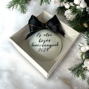 Díszdoboz+ Az első közös karácsonyunk 8 cm-es üveggömb. - Meska.hu