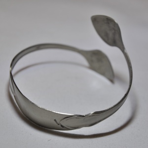 'Huggng Leaves' - levélszerű antik fém karperec (KK025) - ékszer - karkötő - karperec - Meska.hu