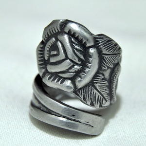 Rózsás csavart fémgyűrű (GY307), Ékszer, Gyűrű, Fonódó gyűrű, Ékszerkészítés, Fémmegmunkálás, MESKA
