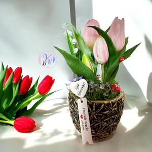 DEKOR TULIPÁN GYÖNGYVIRÁGAL KASPÓBAN AJÁNDÉK TÁBLÁCSKÁVAL HALVÁNYRÓZSA - Meska.hu