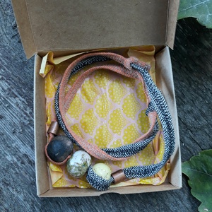 Lazac-szürke szövött pántos lánc - ékszer - nyaklánc - bogyós nyaklánc - Meska.hu