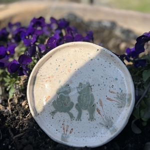 Kézzel festett keramikus desszerttányér � Szerelmes békák - otthon & életmód - konyhafelszerelés, tálalás - tálalás - tányér & étkészlet - Meska.hu