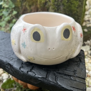 Kézzel festett békás tálka Béka rajongóknak� Virágmintás kerámia kaspó és tál (14x7 cm) - otthon & életmód - konyhafelszerelés, tálalás - tálalás - tányér & étkészlet - Meska.hu