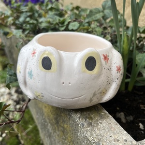 Kézzel festett békás tálka Béka rajongóknak� Virágmintás kerámia kaspó és tál (14x7 cm), Otthon & Életmód, Konyhafelszerelés, tálalás, Tálalás, Tányér & Étkészlet, Kerámia, MESKA