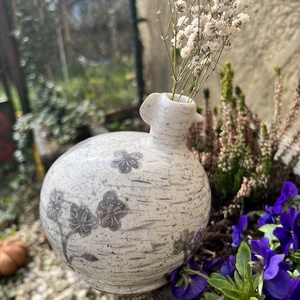 Egyedi, kézműves kerámia váza � tavaszi virágmintával - otthon & életmód - virágdekoráció - virágtartó - váza - Meska.hu