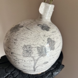 Egyedi, kézműves kerámia váza � tavaszi virágmintával - otthon & életmód - virágdekoráció - virágtartó - váza - Meska.hu