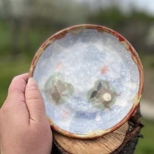 Kézzel festett kerámia tál � �Vidám békák  15 cm Béka rajongóknak - otthon & életmód - konyhafelszerelés, tálalás - tálalás - tányér & étkészlet - Meska.hu