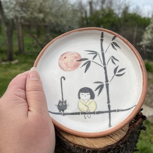 Kézzel festett desszertes tányér � kislány, cica és bambusz (15 cm) - otthon & életmód - konyhafelszerelés, tálalás - tálalás - tányér & étkészlet - Meska.hu