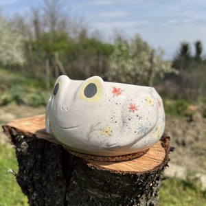 Kézzel festett békás tálka Béka rajongóknak� Virágmintás kerámia kaspó és tál (14x7 cm) - otthon & életmód - konyhafelszerelés, tálalás - tálalás - tányér & étkészlet - Meska.hu