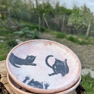 Fekete cicás kerámia tányér szett (2 db) � kézzel készült, egyedi darabok - otthon & életmód - konyhafelszerelés, tálalás - tálalás - tányér & étkészlet - Meska.hu
