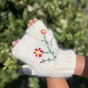 Pihe-puha alpaka-selyem ujjatlan kesztyű � Kézzel hímzett, elegáns viselet - Meska.hu