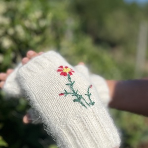 Pihe-puha alpaka-selyem ujjatlan kesztyű � Kézzel hímzett, elegáns viselet - ruha & divat - sál, sapka, kendő - kesztyű - Meska.hu