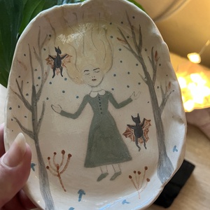 Milisztikus kerámia ékszertartó tálka  Kézzel festett boszorkányos gyűrűtartó és kristálytartó tál Witchy és Goblincore  - otthon & életmód - konyhafelszerelés, tálalás - tálalás - tányér & étkészlet - Meska.hu