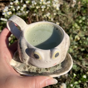 Kézműves békás eszpresszós csésze kistányérral � Egyedi kerámia kávés készlet (150 ml) - otthon & életmód - konyhafelszerelés, tálalás - tálalás - bögre & csésze - Meska.hu