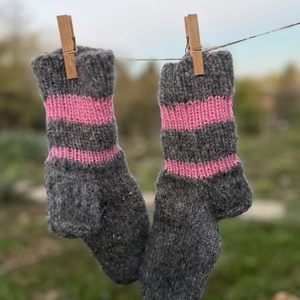 Kézzel kötött meleg csíkos zokni (22 cm) � Téli bekuckózáshoz - Meska.hu