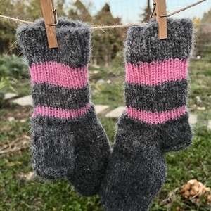 Kézzel kötött meleg csíkos zokni (22 cm) � Téli bekuckózáshoz - ruha & divat - cipő & papucs - zokni - Meska.hu