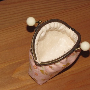 Pénztárca 8,5 cm-es fehér candy beads kapcsos kerettel - táska & tok - pénztárca & más tok - pénztárca - női pénztárca - Meska.hu
