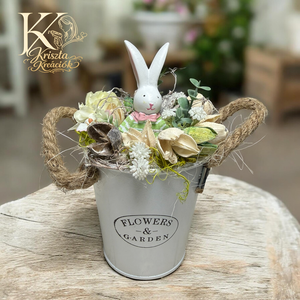 Nyuszidekor vödörben??, Otthon & Életmód, Dekoráció, Asztal és polc dekoráció, Könyvszobor, , 
Igazi kis tavaszi hangulat egy vödörben, ami szépen mutat lakásban, teraszon vagy akár ajándéknak ..., MESKA