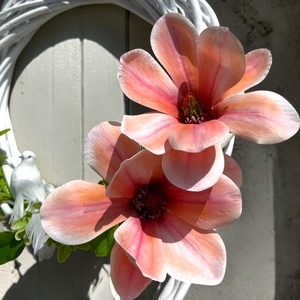  Fehér magnóliás ajtódísz galambbal � tavaszi kopogtató - otthon & életmód - dekoráció - ajtó- és ablak dekoráció - ajtódísz & kopogtató - Meska.hu