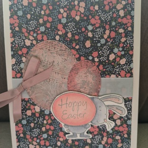 Nyuszika ajándék tojással - képeslap 1 db - otthon & életmód - papír, írószer - ajándékozás kellékei - képeslap, üdvözlőlap - Meska.hu