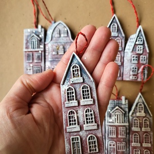 10 db karácsonyi házikó függő dísz, zsineggel, vagy anélkül, fehér, vagy színezett - karácsony - karácsonyi lakásdekoráció - karácsonyfadíszek - Meska.hu