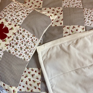 Patchwork takaró párnával - Meska.hu