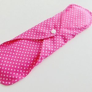 31 cm-es egészségügyi betét- maxi, pink fehér pöttyökkel / intimbetét, mosható textil betét, környezetbarát termék - Meska.hu