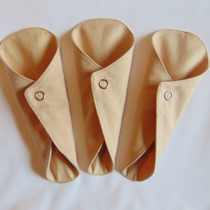 Mosható tanga fazonú tisztasági betét- bézs (3 db/cs)  / textil betét, környezetbarát, többször használható - Meska.hu