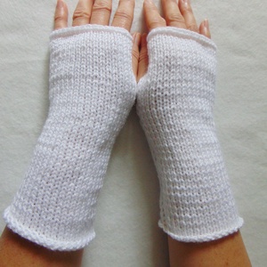 Niono- kötött kézmelegítő S-M méretű. Puha, meleg kötött kézmelegítő/ ujjatlan kesztyű - ruha & divat - sál, sapka, kendő - kesztyű - Meska.hu