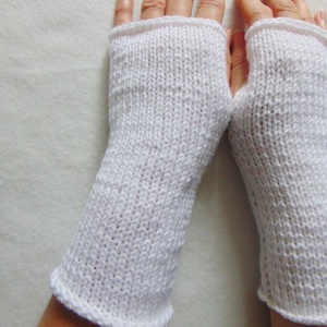 Niono- kötött kézmelegítő S-M méretű. Puha, meleg kötött kézmelegítő/ ujjatlan kesztyű - ruha & divat - sál, sapka, kendő - kesztyű - Meska.hu