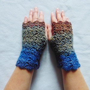 Pala- kézmelegítő. S-M méretű. Meleg, puha és elegáns csikemintás horgolt kézmelegítő - ruha & divat - sál, sapka, kendő - kesztyű - Meska.hu