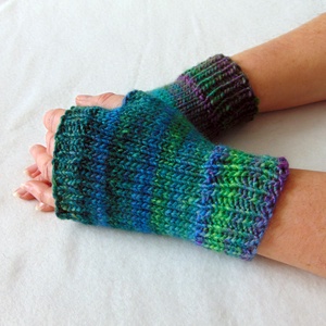 Blue - kötött kézmelegítő. Xs-S méretű. Puha, meleg és elegáns, rövid kötött kézmelegítő/ ujjatlan kesztyű - ruha & divat - sál, sapka, kendő - kesztyű - Meska.hu