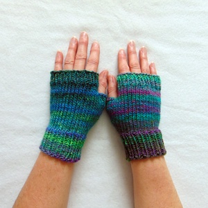 Blue - kötött kézmelegítő. Xs-S méretű. Puha, meleg és elegáns, rövid kötött kézmelegítő/ ujjatlan kesztyű - ruha & divat - sál, sapka, kendő - kesztyű - Meska.hu