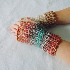 Molo - kötött kézmelegítő. S-M méretű. Puha, meleg és elegáns, rövid kötött kézmelegítő/ ujjatlan kesztyű - ruha & divat - sál, sapka, kendő - kesztyű - Meska.hu