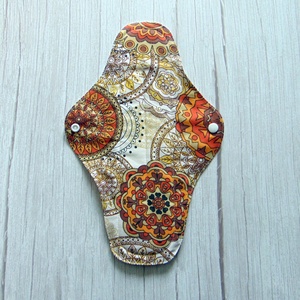 31 cm-es mosható betét /narancssárga- barna mandala mintás, Szépségápolás, Intim higiénia, Intimbetét, Varrás, MESKA