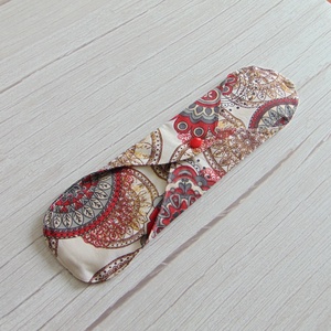 31 cm-es mosható betét / szürke- piros mandala mintás - szépségápolás - intim higiénia - intimbetét - Meska.hu