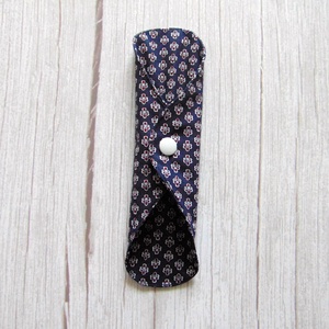 Mosható tisztasági betét: sötétkék- cirádás mintával / mosható textil betét, környezetbarát, többször használható, Szépségápolás, Intim higiénia, Tisztasági betét, Varrás, MESKA