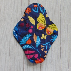 24 cm-es mosható betét / színes lepke és virág mintás - szépségápolás - intim higiénia - intimbetét - Meska.hu