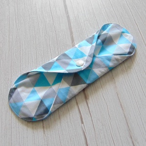 24 cm-es mosható női betét- kék- fehér háromszög mintás  /intimbetét, mosható betét, környezetbarát termék - szépségápolás - intim higiénia - intimbetét - Meska.hu
