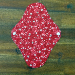 24 cm-es mosható női betét- vékony  / piros-  kisvirág mintás, Szépségápolás, Intim higiénia, Intimbetét, Varrás, MESKA