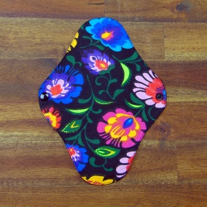 24 cm-es mosható betét- vékony / színes virág mintás, Szépségápolás, Intim higiénia, Intimbetét, Varrás, MESKA