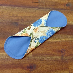 24 cm-es mosható betét- vékony / kék babarózsa mintás  - szépségápolás - intim higiénia - intimbetét - Meska.hu