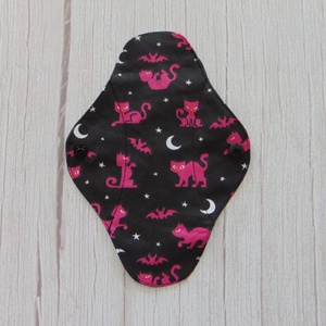 Tisztasági betét : pink cicák - fekete / mosható textil betét, Szépségápolás, Intim higiénia, Tisztasági betét, Varrás, MESKA