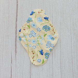 Tisztasági betét :   kék virágok / mosható textil betét, Szépségápolás, Intim higiénia, Tisztasági betét, Varrás, MESKA
