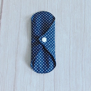 17 cm-es Mini betét / sötétkék pöttyös - szépségápolás - intim higiénia - intimbetét - Meska.hu